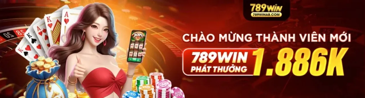 Bàn chơi game bài Poker tại AE888 với các lá bài và chip, thể hiện chiến lược thông minh